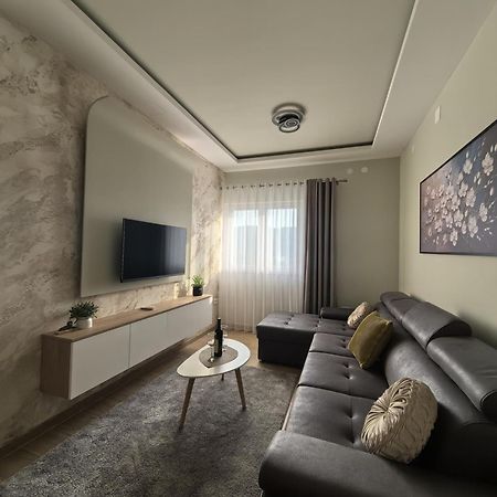 Appartamento Sunny Hill - Parking - Fenced Garden - Luxury Loft Cattaro Esterno foto
