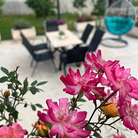 Appartamento Sunny Hill - Parking - Fenced Garden - Luxury Loft Cattaro Esterno foto