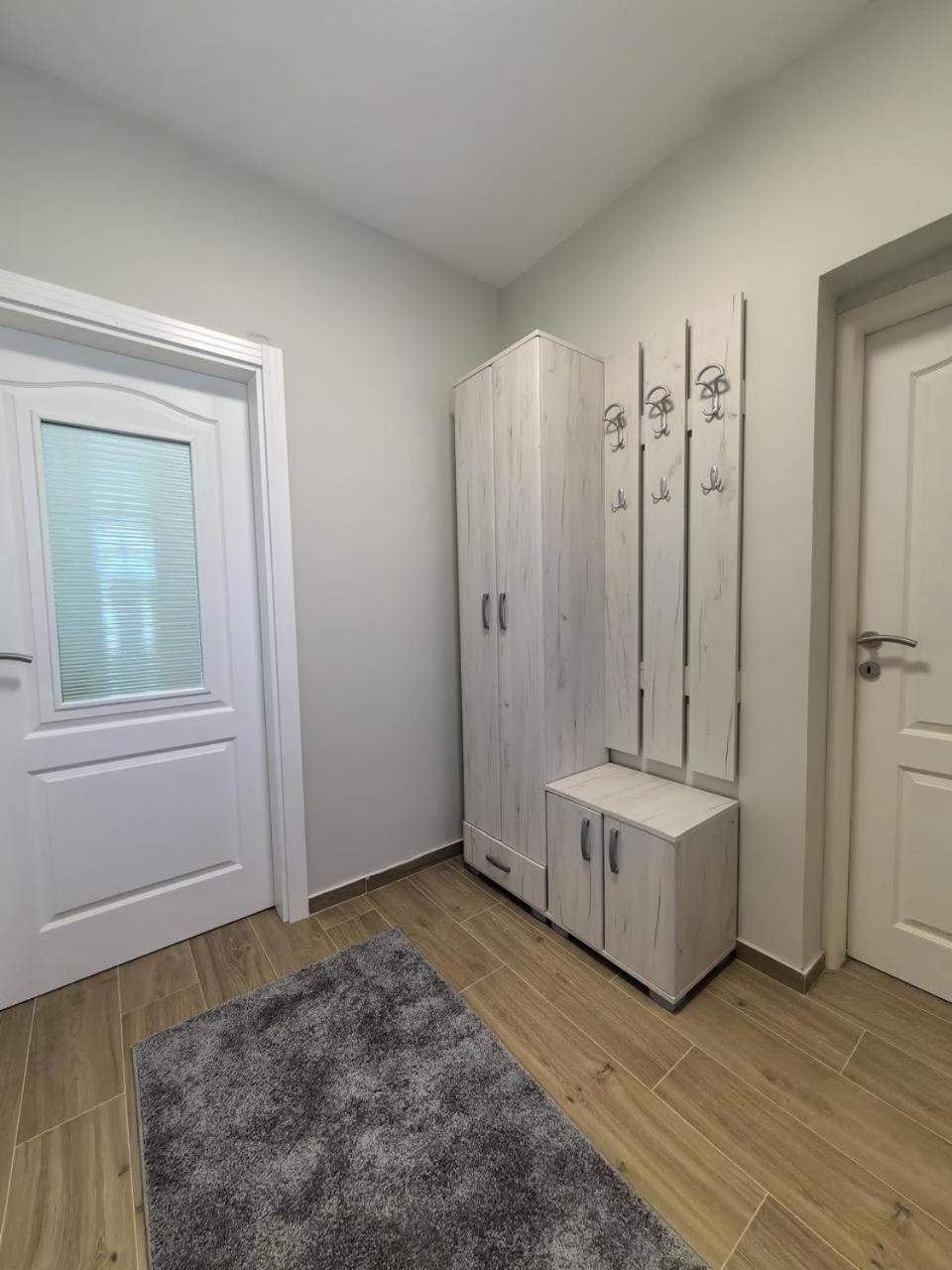 Appartamento Sunny Hill - Parking - Fenced Garden - Luxury Loft Cattaro Esterno foto