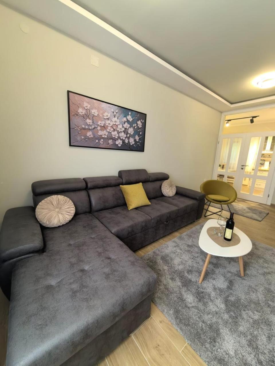 Appartamento Sunny Hill - Parking - Fenced Garden - Luxury Loft Cattaro Esterno foto