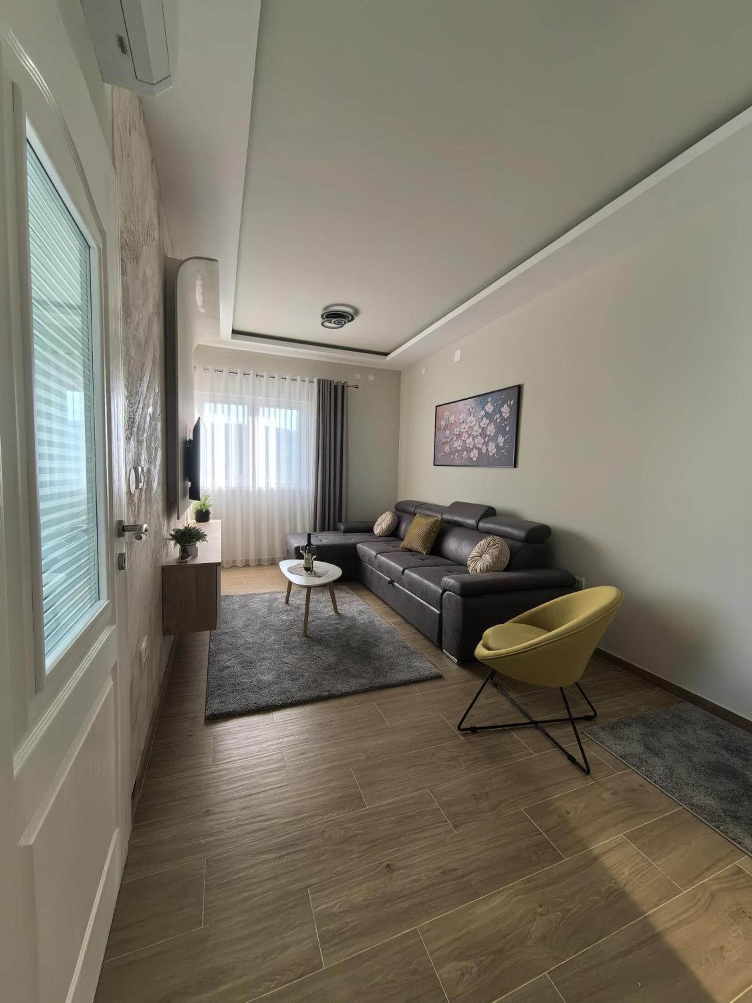Appartamento Sunny Hill - Parking - Fenced Garden - Luxury Loft Cattaro Esterno foto