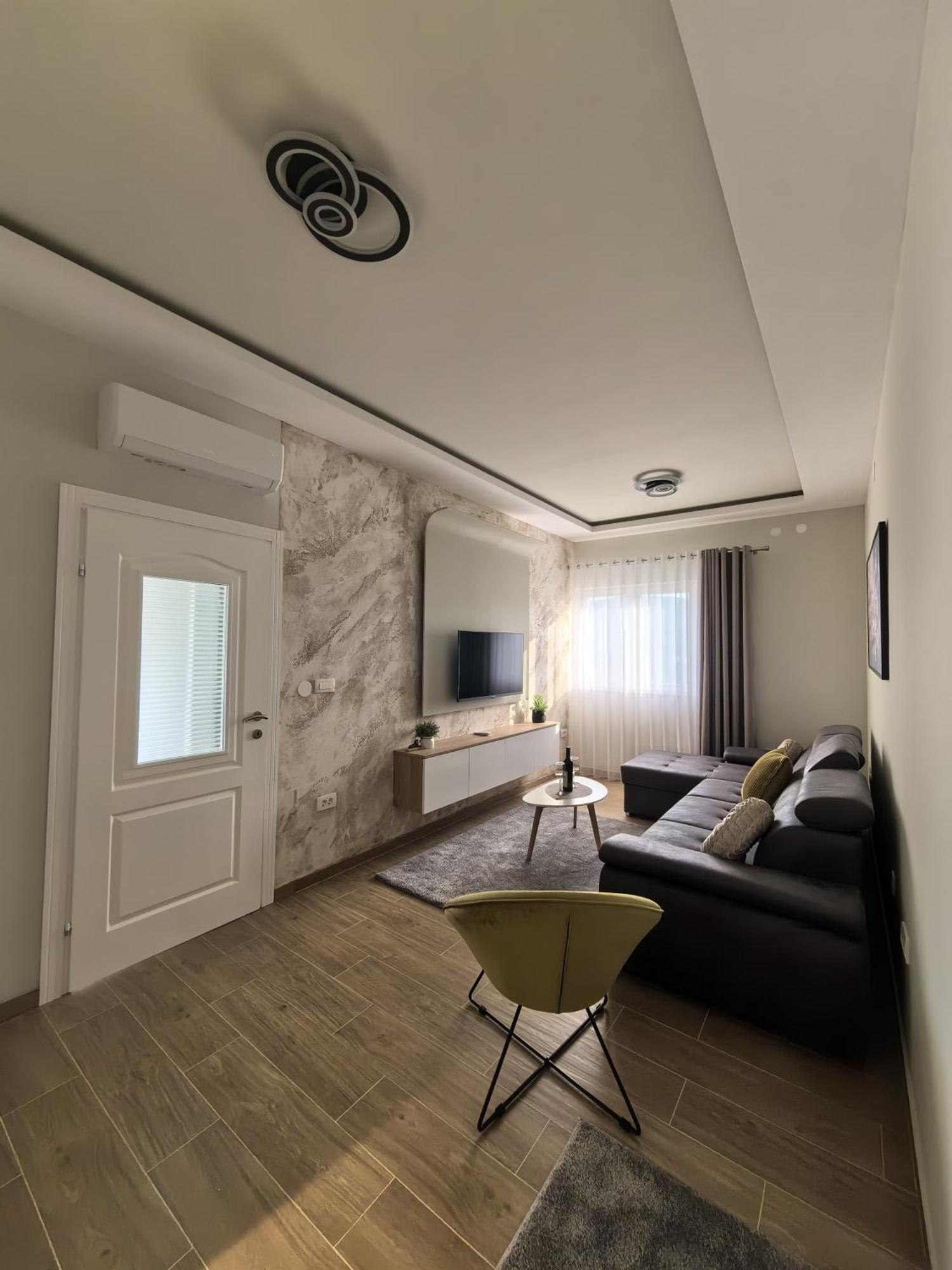 Appartamento Sunny Hill - Parking - Fenced Garden - Luxury Loft Cattaro Esterno foto