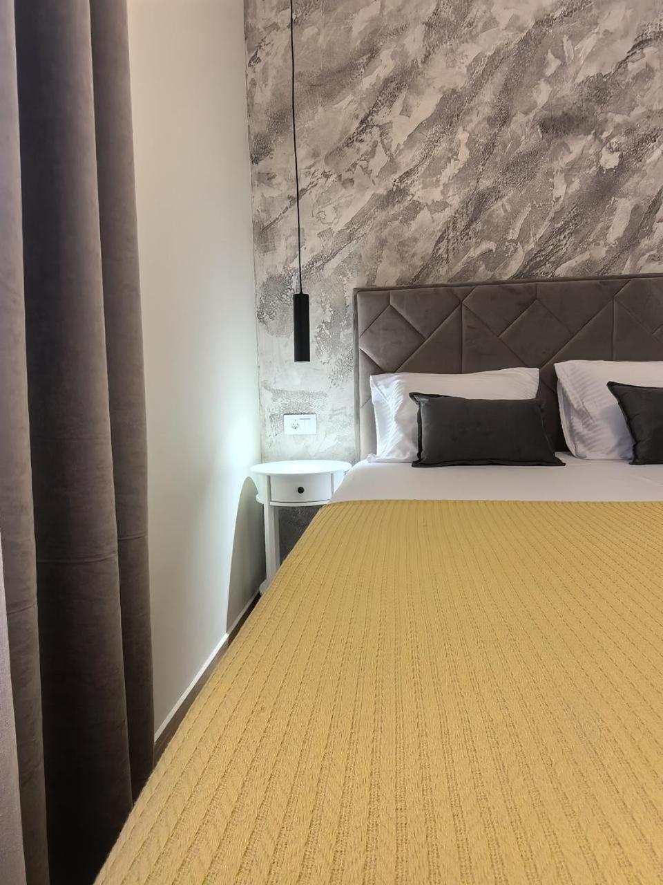 Appartamento Sunny Hill - Parking - Fenced Garden - Luxury Loft Cattaro Esterno foto