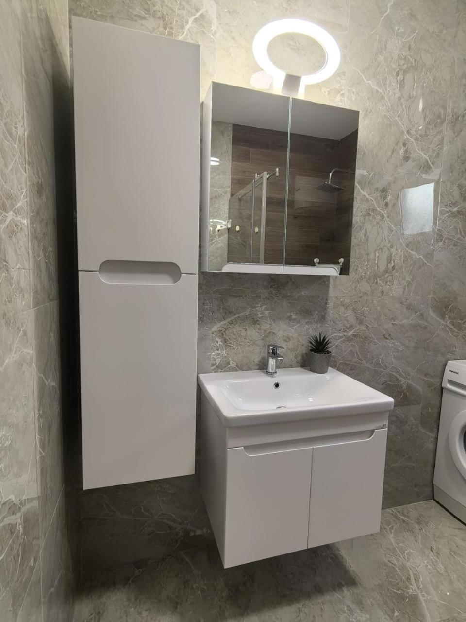 Appartamento Sunny Hill - Parking - Fenced Garden - Luxury Loft Cattaro Esterno foto