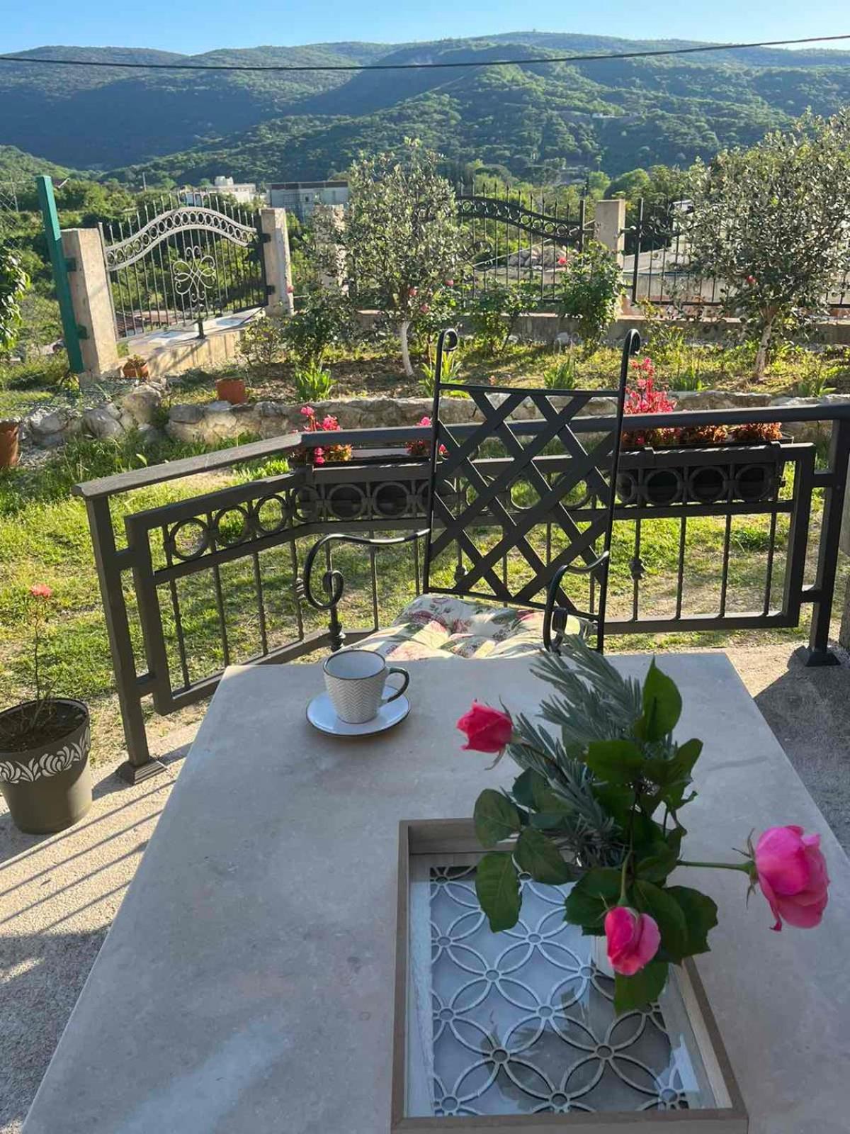 Appartamento Sunny Hill - Parking - Fenced Garden - Luxury Loft Cattaro Esterno foto